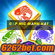 cướp mic giành hát